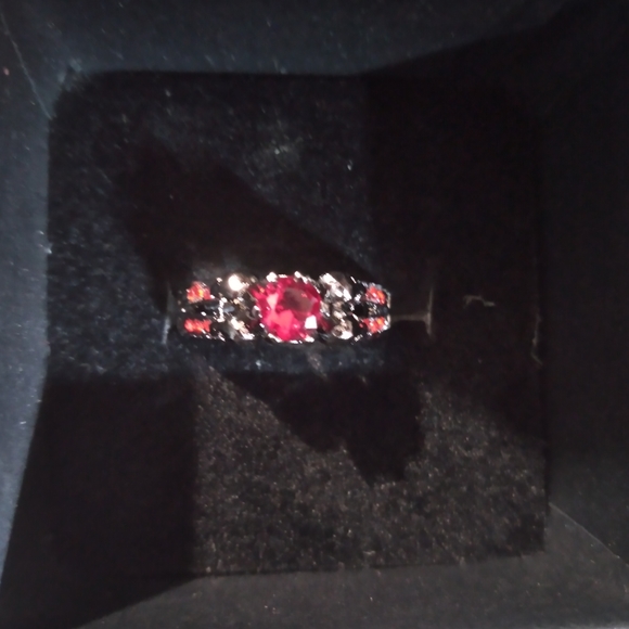 Black and Red Skull Ring size 7 - Picture 2 of 4